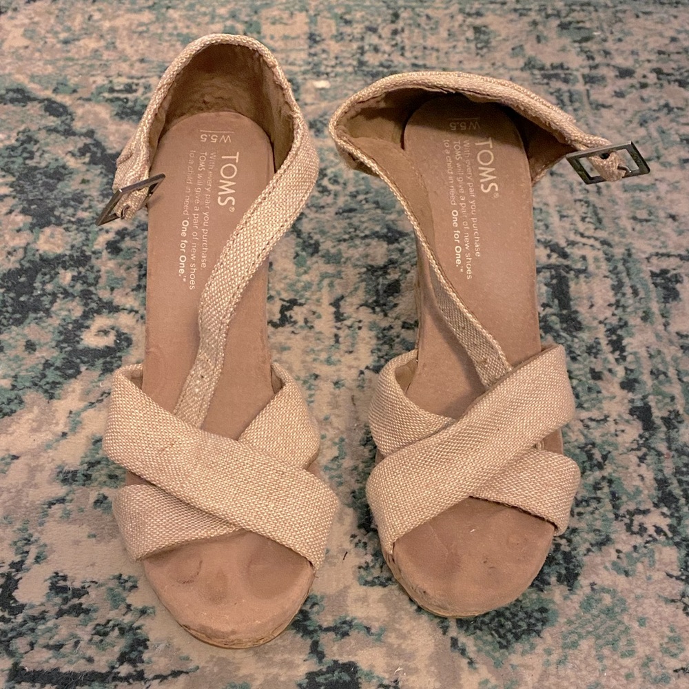 ✨Toms Strappy Wedges✨